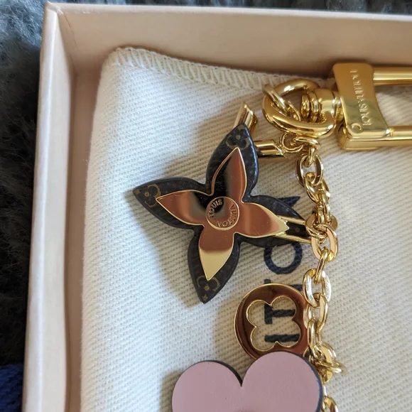 Louis Vuitton Flower Bag Charm. - Picture 2 of 13